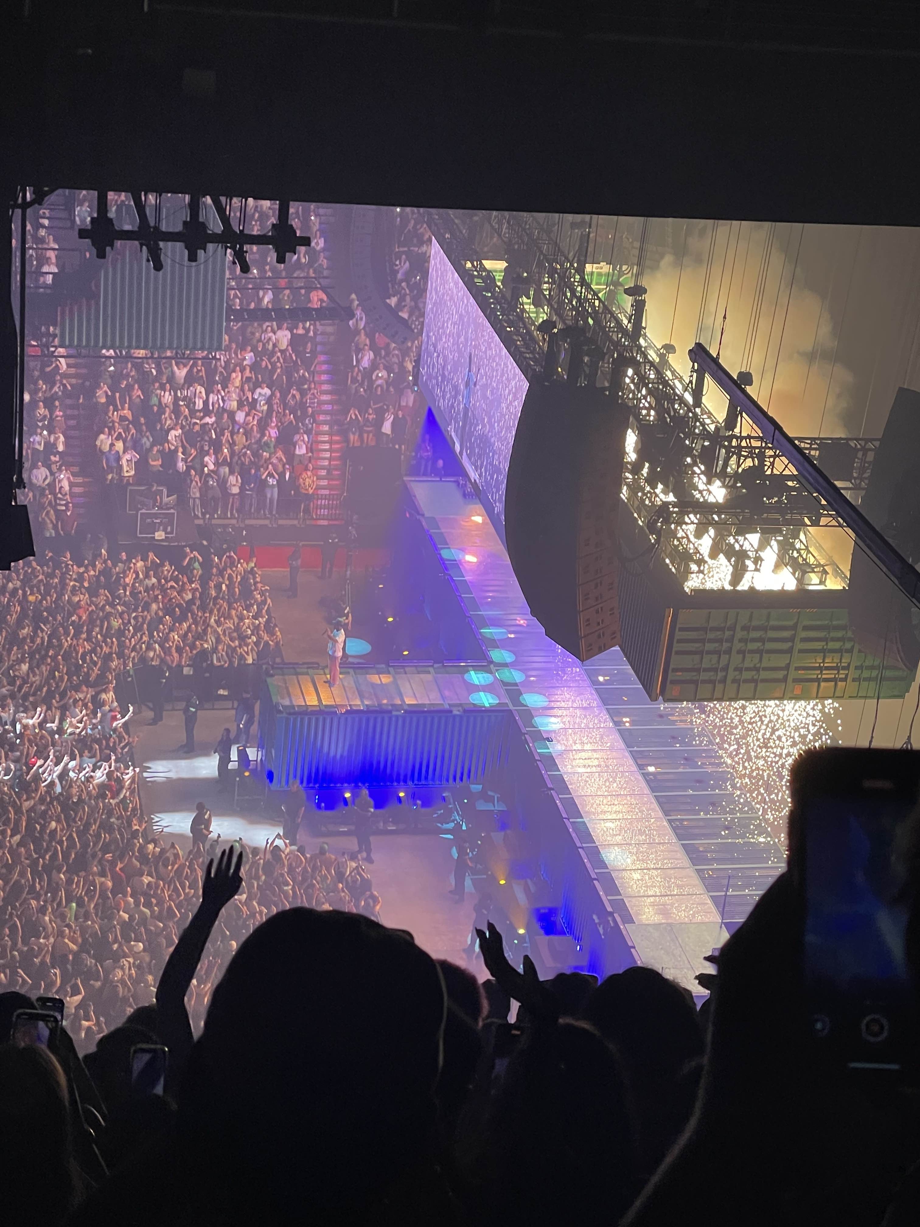pic of him performing Like Him
